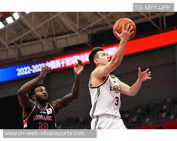 广州龙狮队迎战辽宁队全力争胜展现篮球魅力与团队精神 广州龙狮队迎战辽宁队全力争胜展现篮球魅力与团队精神